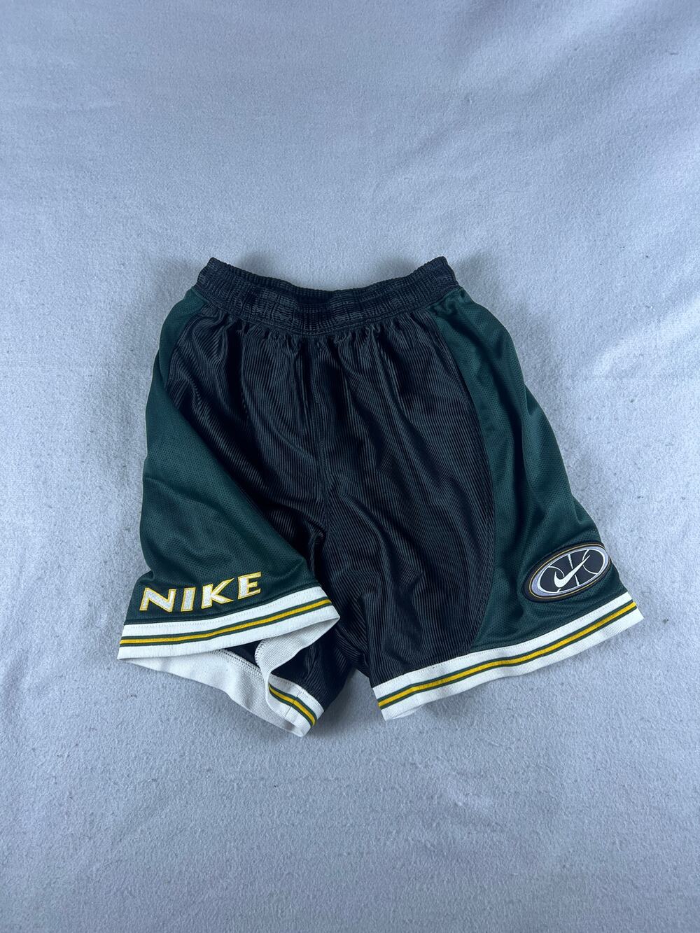 Vintage Nike Basketball Shorts Boys M 10-12 Green Black Striped Mesh Panel Sport